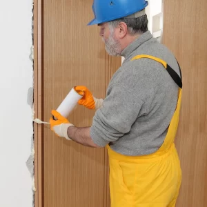 Byggtjänster 4 Montagejouren Montering av innerdörr