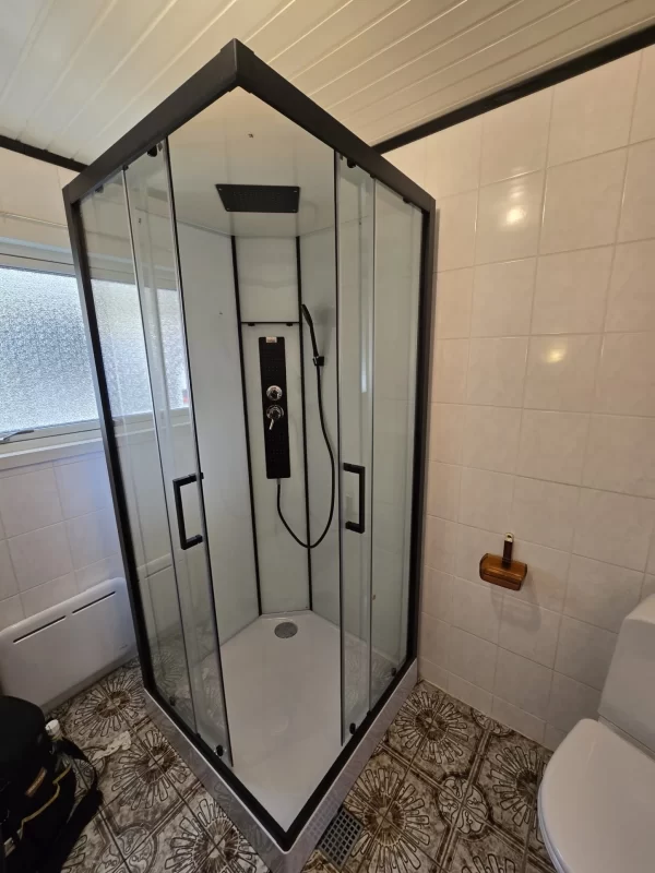 Montagejouren Montering duschkabin