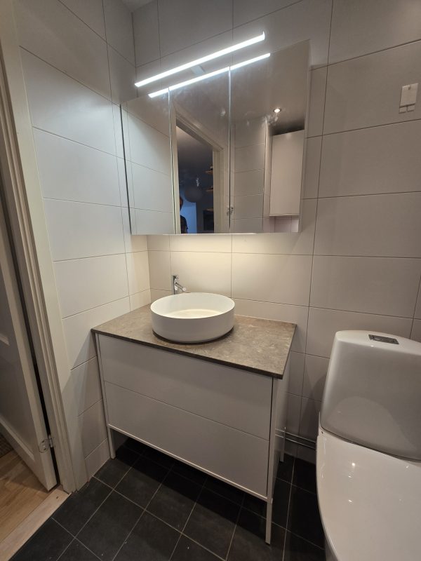 Montering kommodpaket inklusive spegelskåp 1 Kommodpaket 1